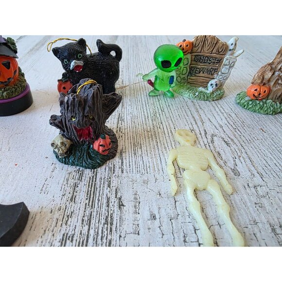 Vintage mini village ghost Halloween alien cat pumpkin skeleton set eraser - Picture 3 of 7